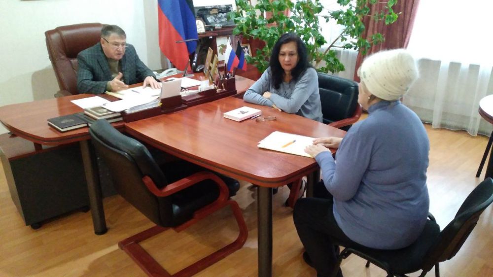 Прием граждан. Сегодня, 11 декабря, в администрации Кировского района Донецка прошел личный прием граждан. Прием провел глава администрации Кировского района г. Донецка Юрий Будрин