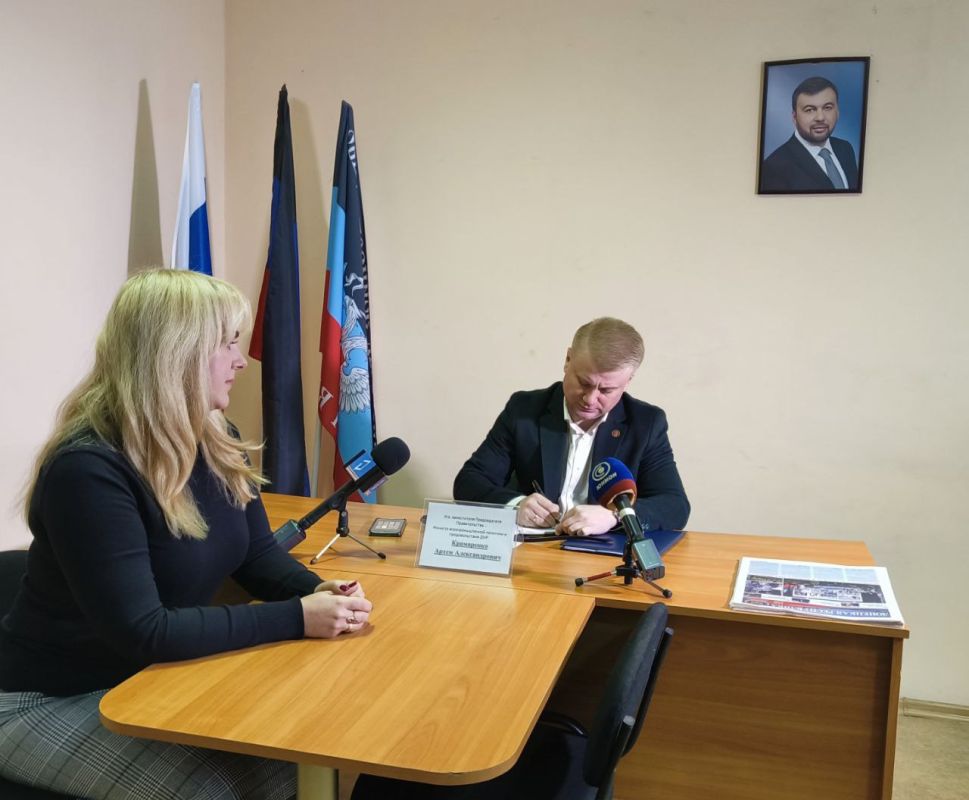 Приём граждан в общественной приёмной партии "Единая Россия"