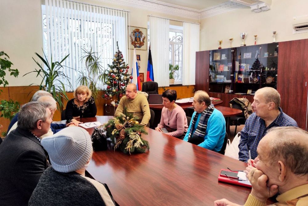 Сегодня, 14 декабря, глава администрации Ворошиловского района г. Донецка Татьяна Копылова встретилась с ликвидаторами последствий аварии на Чернобыльской АЭС