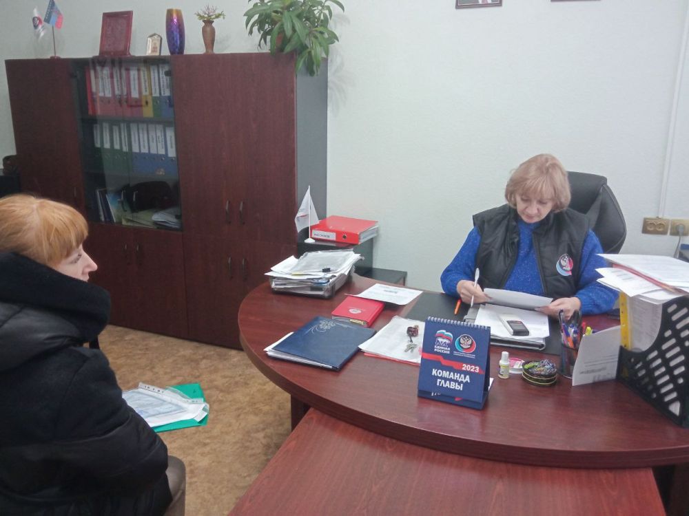 Юрий Будрин: Прием граждан. Сегодня, 14 декабря, в администрации Кировского района города Донецка прошел личный прием граждан. Прием провела управляющий делами администрации Кировского района г. Донецка Людмила Аринович