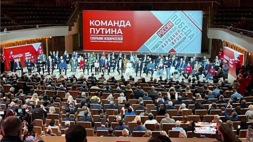 Василий Ткачук: Сегодня в Москве на собрании инициативной группы избирателей МЫ - жители России - выдвинули кандидатуру Владимира Владимировича Путина для участия в президентских выборах