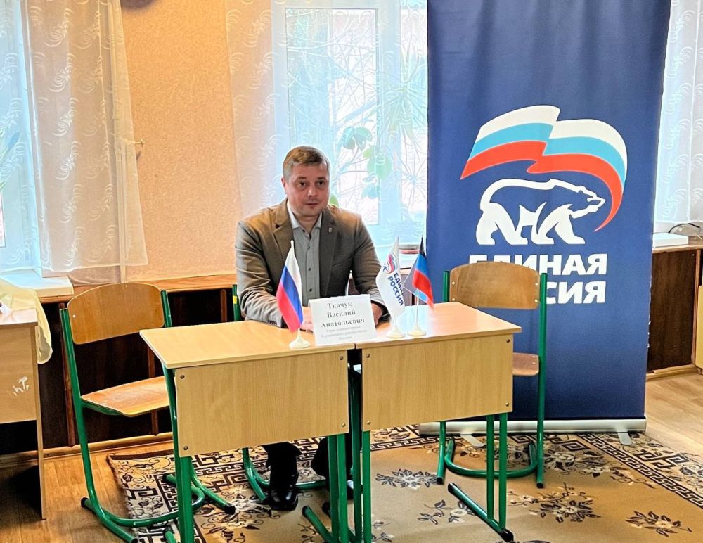 Василий Ткачук: Сегодня, 19 декабря, провел встречу с трудовым коллективом Муниципального бюджетного общеобразовательного учреждения «УВК № 244 г. Донецка»