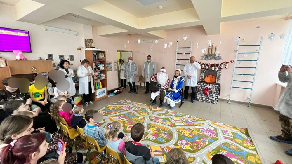 Василий Ткачук: Сегодня, 19 декабря, поздравил детей в Республиканской клинической туберкулезной больницы с ДНЕМ СВЯТОГО НИКОЛАЯ! Вручил им сладкие подарки, соки и фрукты