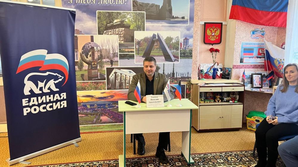 Василий Ткачук: Сегодня, 20 декабря, провел встречу с трудовым коллективом Муниципального бюджетного дошкольном общеобразовательного учреждения «Ясли - сад № 335 г. Донецка»