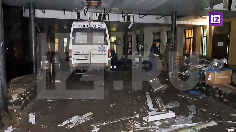 И.О. министра здравоохранения ДНР Дмитрий Гарцев сообщил, что ВСУ опять атаковали врачей. Они сбросили взрывчатку с дрона на машину скорой помощи. Пострадало три человека