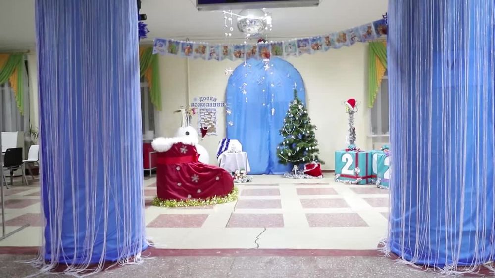 Ольга Колударова: Чудеса своими руками. В День Святого Николая в Донецкой гимназии № 6 происходило настоящее чудо. Праздник для детей провели сами педагоги