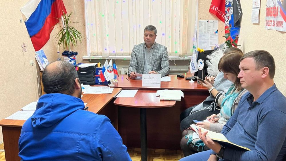 Василий Ткачук: Сегодня, 21 ноября, провёл приём граждан в общественной приёмной Всероссийской Партии «ЕДИНАЯ РОССИЯ» Калининского района города Донецка