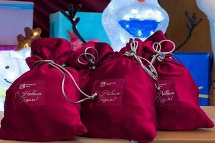 Москва отправила в Донецк 47 тонн новогодних подарков для детей