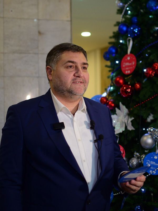 Члены Правительства приняли участие в новогодней акции «Елка желаний»