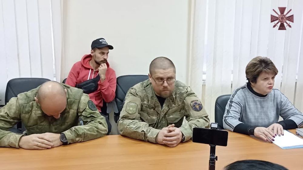 На днях в Донецке, в помещении Общественной палаты ДНР Союз добровольцев Донбасса и Почта Донбасса представили памятный выпуск виньеток и художественных конвертов, посвященных добровольцам и Союзу добровольцев Донбасса