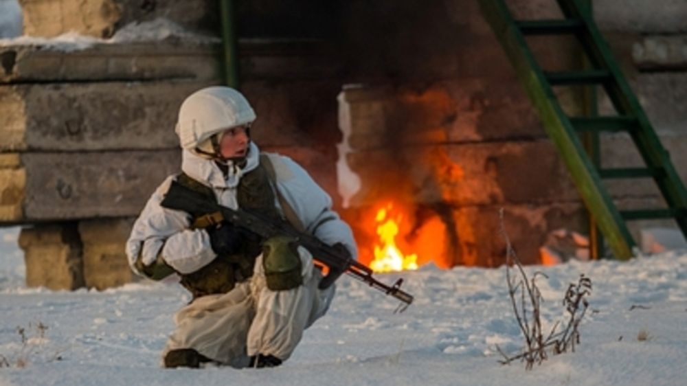 Украинский военный во время штурма позиций русских солдат попал гранатой в своих товарищей