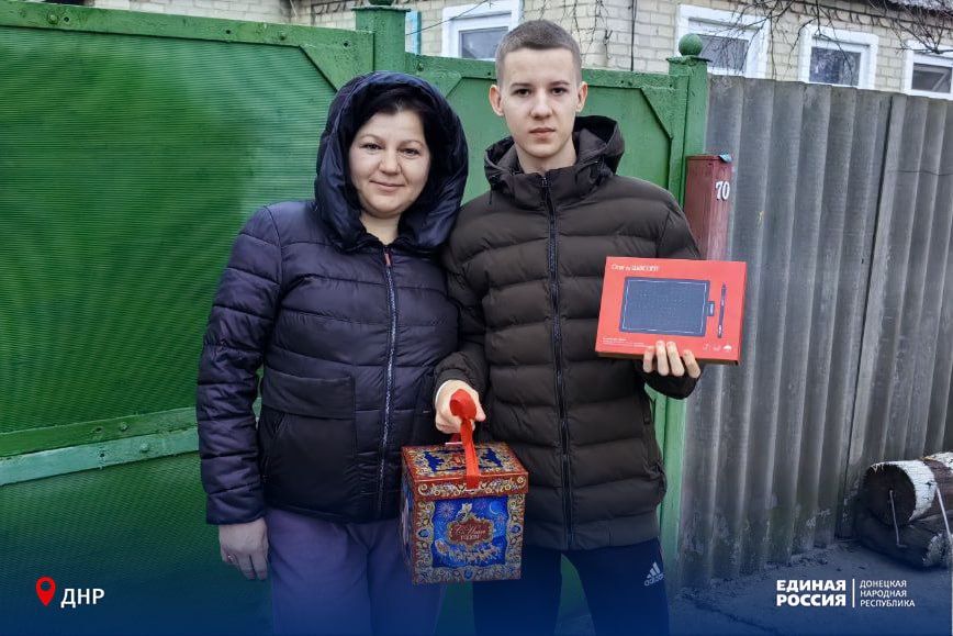 Дмитрий Медведев исполнил мечту художника из пгт Мироновское