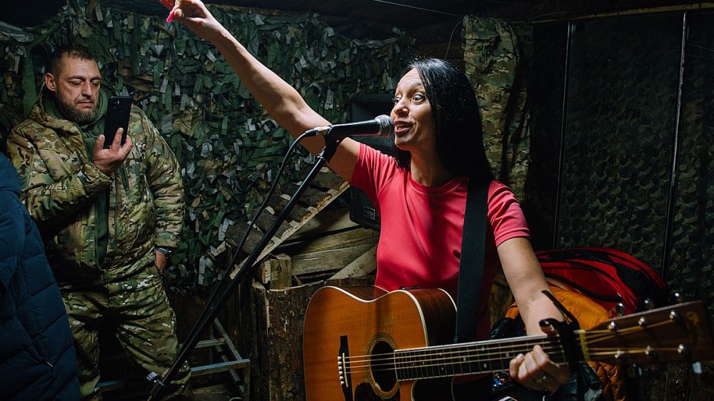 Раненый герой, жизнь которого спасла любовь, детские письма и подлинное братство: О чем пели и мечтали в Новый год на передовой