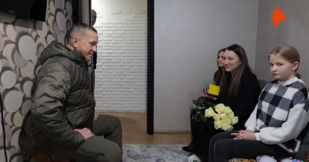 Трутнев подарил ролики Алисе из Донецка в рамках «Елки желаний»