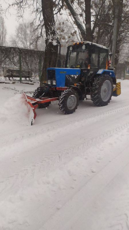 Василий Ткачук: В Калининском районе продолжаются работы по уборке снега и обработке противогололедными материалами