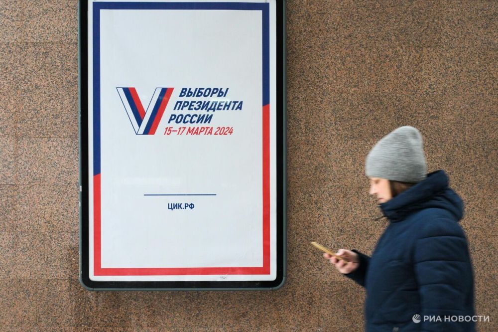 В ДНР вручили первые удостоверения доверенных лиц кандидата в президенты Путина