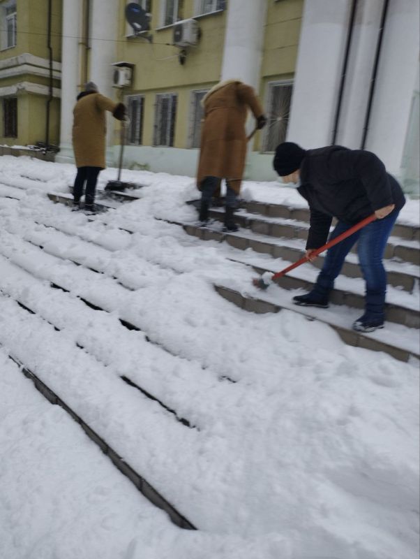 Василий Ткачук: Сегодня, в рамках реализации партийного проекта «Городская среда», сотрудники администрации Калининского...