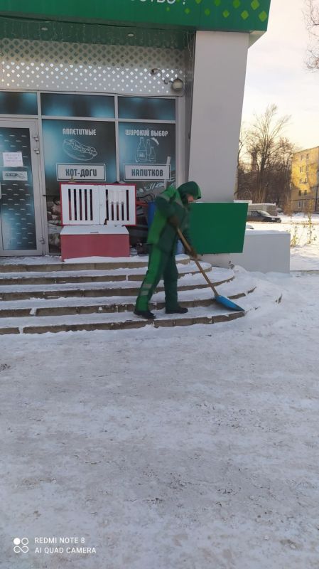 Василий Ткачук: Торговые предприятия района продолжают уборку снега на своих прилегающих территориях