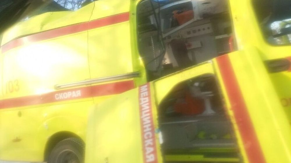 Беспилотник ВСУ влетел в реанимобиль в Горловке, погибли два человека