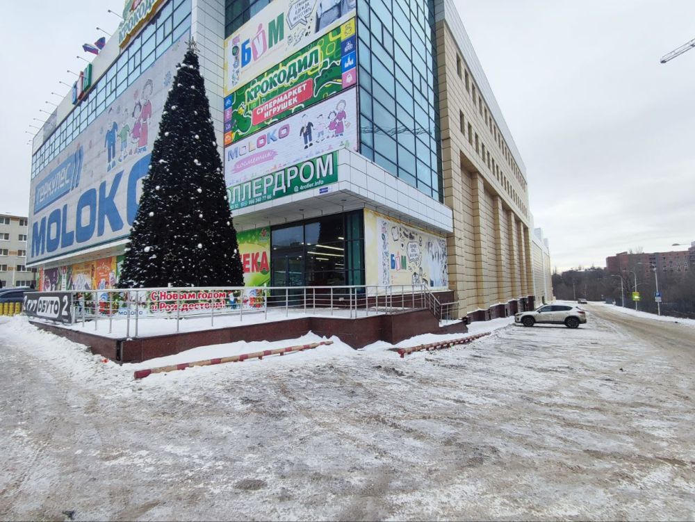 Василий Ткачук: Фирменные магазины Геркулес МОЛОКО, расположенные на территории района, расчистили от снега свои парковочные места