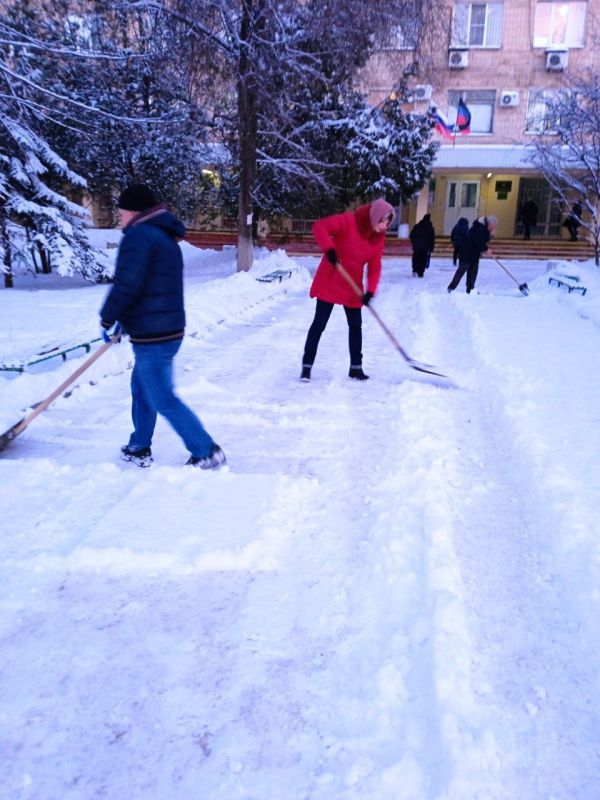 Василий Ткачук: Все предприятия, организации и учреждения района активно приступили к уборке снега!