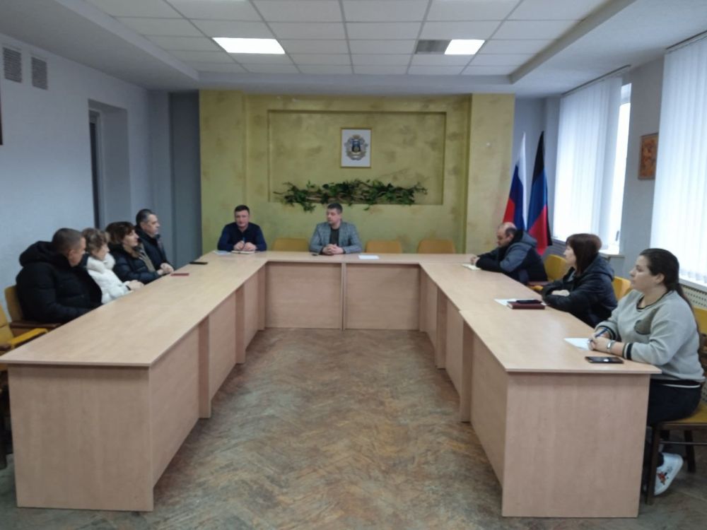 Василий Ткачук: Сегодня, 19 января, в администрации Калининского района г.Донецка провел совещание с руководителями коммунальных служб района