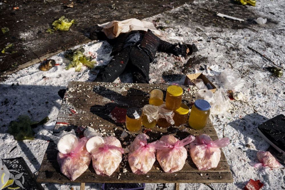 Чтобы понять, что сегодня произошло в Донецке, а на самом деле в мире, на нашей Земле (такие беды - это беды всего человечества, а не одного отдельного города или страны), посмотрите фтографии Дениса Григорюка и его репортаж