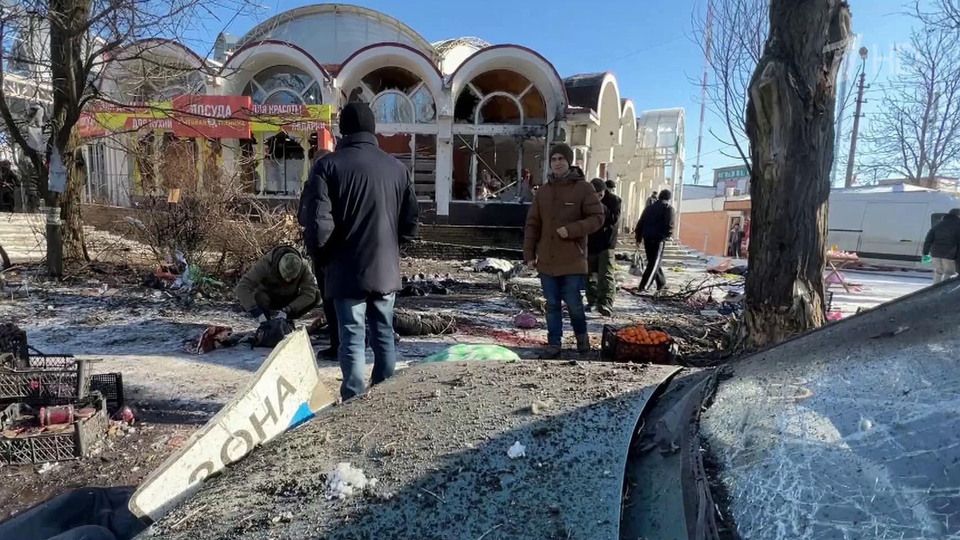 Всю ночь врачи спасают пострадавших в результате теракта в Донецке