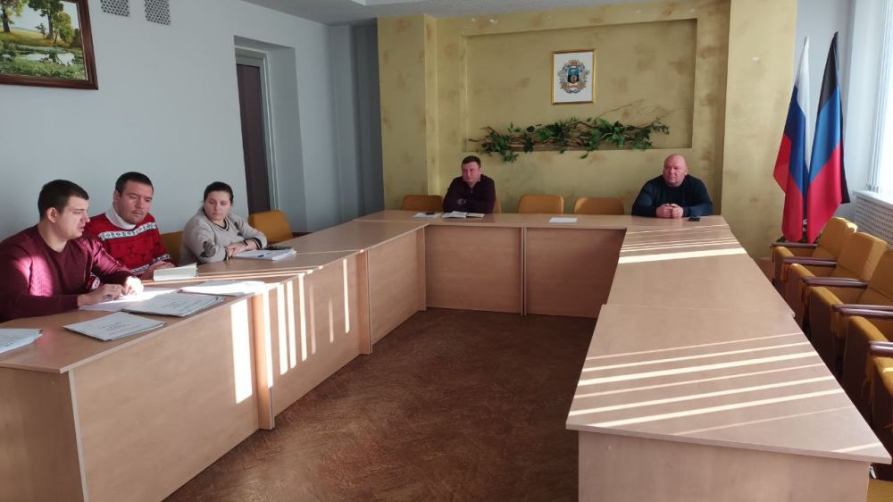 Василий Ткачук: Сегодня, 23 января, в администрации Калининского района г. Донецка состоялось заседание комиссии по установлению причиненного ущерба жилым помещениям в результате боевых действий на территории Донецкой Народной Республики