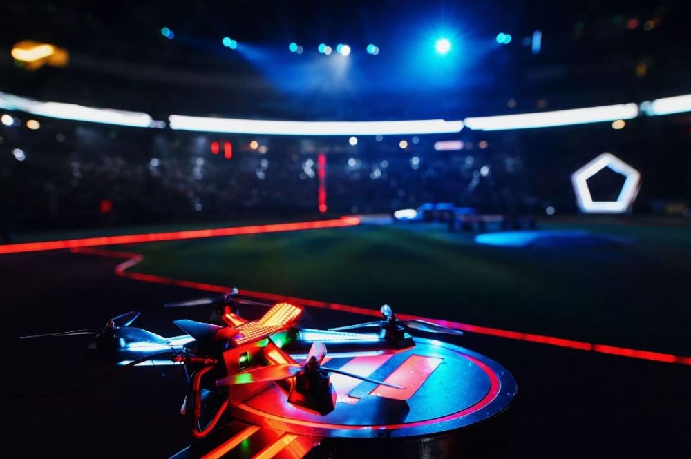 В ДНР откроются спортивные клубы для гонок на квадрокоптерах