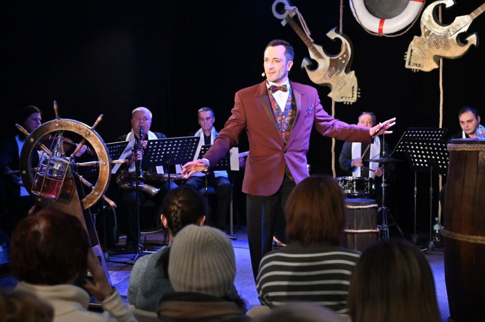 В эти выходные Донецкая муздрама приняла зрителей в Гостиной на Садовом