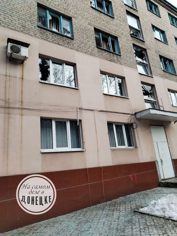 В результате обстрела было повреждено здание Республиканского врачебно-физкультурного диспансера