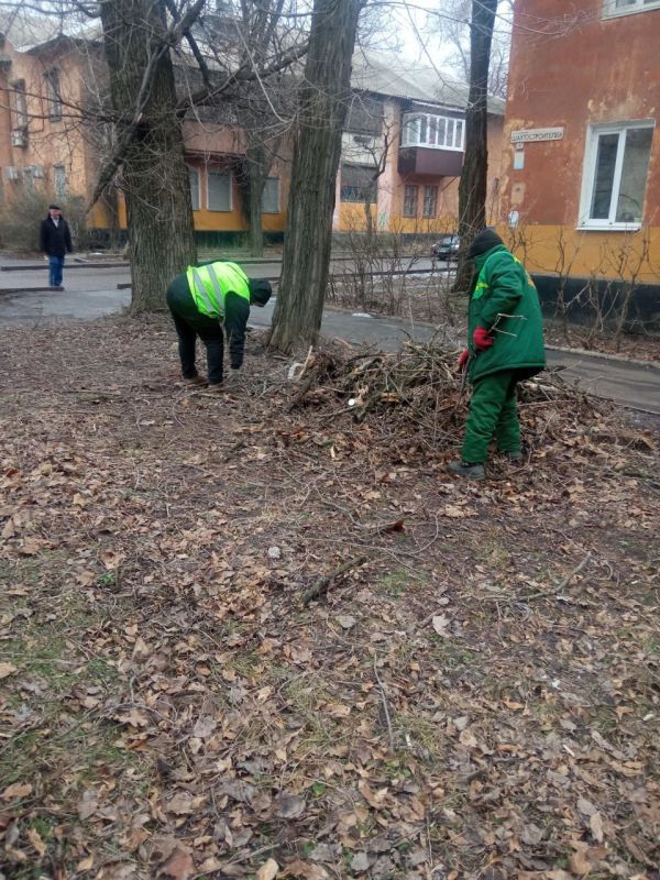 Василий Ткачук: Силами коммунальных предприятий: МУП АГД "Управляющая компания Калининского района г. Донецка" и МУП АГД...