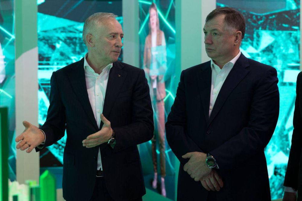 Марат Хуснуллин: После пленарной сессии осмотрел региональный павильон №75 на ВДНХ