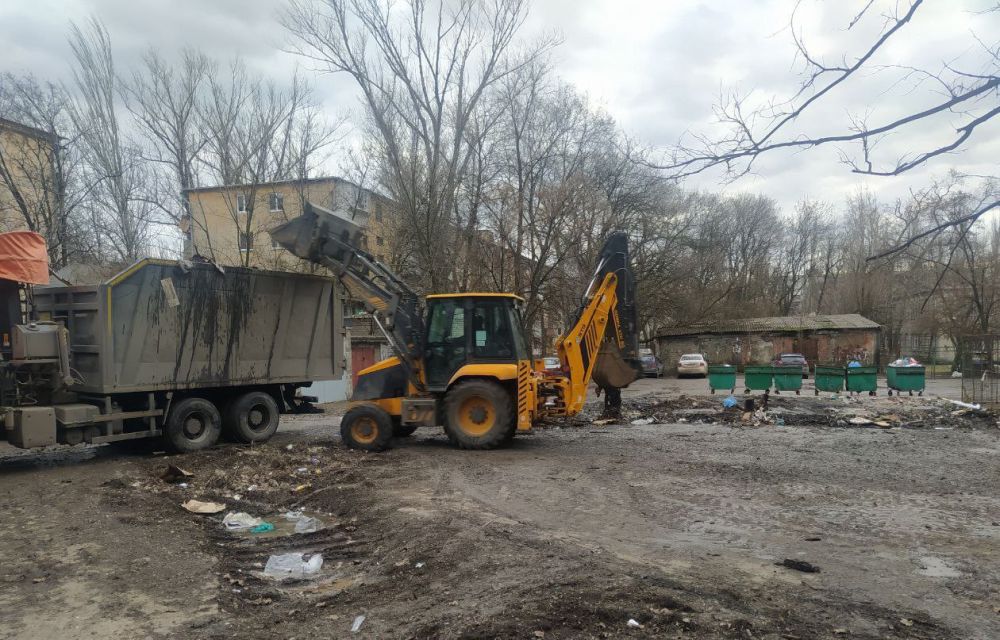 Василий Ткачук: Сегодня администрацией Калининского района г. Донецка, МУП АГД "Управляющая компания ...