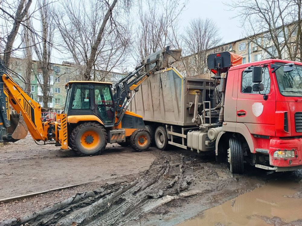 Василий Ткачук: Сегодня администрацией Калининского района г. Донецка, МУП АГД "Управляющая компания ...