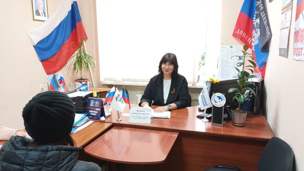 Василий Ткачук: Сегодня депутаты Донецкого городского совета ДНР Альбина Афенченко и Владимир Мозговой провели приемы граждан в рамках работы общественной приемной Всероссийской политической партии «Единая Россия» в Калининском районе города Донецк