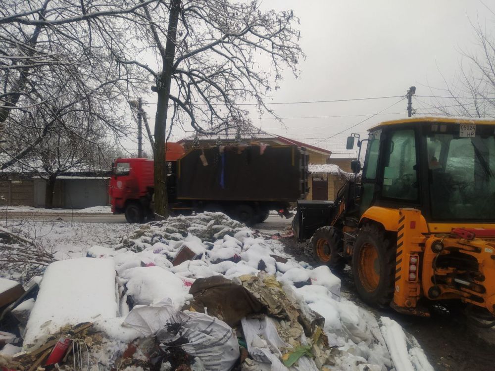 Василий Ткачук: Сегодня администрацией Калининского района г. Донецка, МУП АГД "Управляющая компания ...