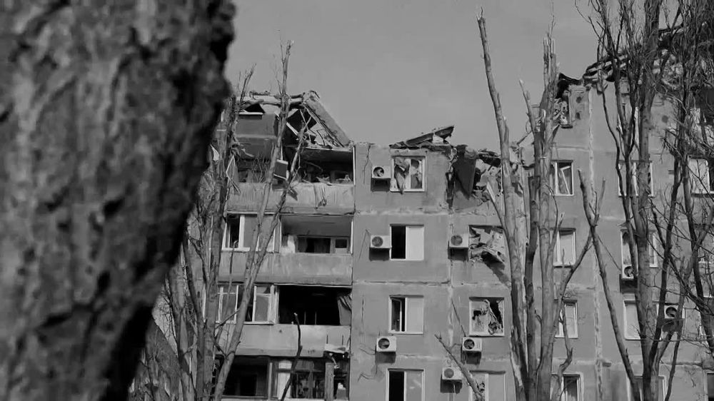 Дмитрий Стешин: Очень сильная песня Рича. Я слушаю Рича отдельными песнями, но слушаю эти песни годами. И первый раз его живьем увидел в Донецке, в 2018 году, кажется, в кафе "Взвод", было такое заведение