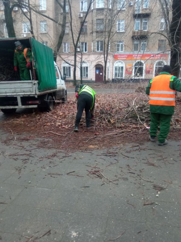 Василий Ткачук: Сегодня, силами коммунальных предприятий: МУП АГД "Управляющая компания Калининского района г. Донецка" и...