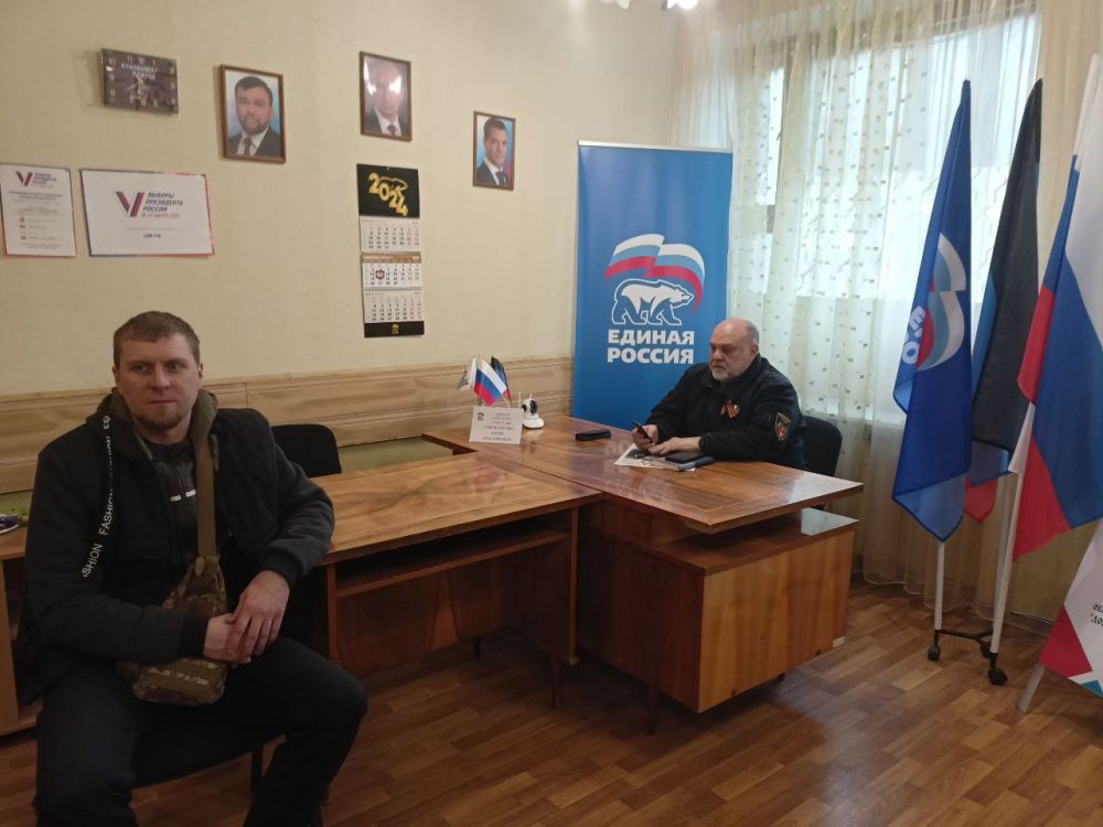Сегодня, 13 февраля, в общественной приемной партии "Единая Россия" Киевского района города Донецка, депутат Народного Совета ДНР Юрий Сивоконенко провел прием граждан