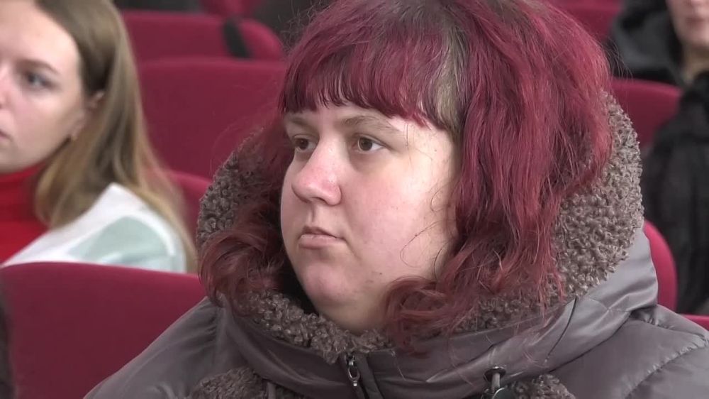 В школе искусств прошла встреча жителей города с доверенным лицом кандидата в Президенты России Владимира Путина Сергеем Самохиным