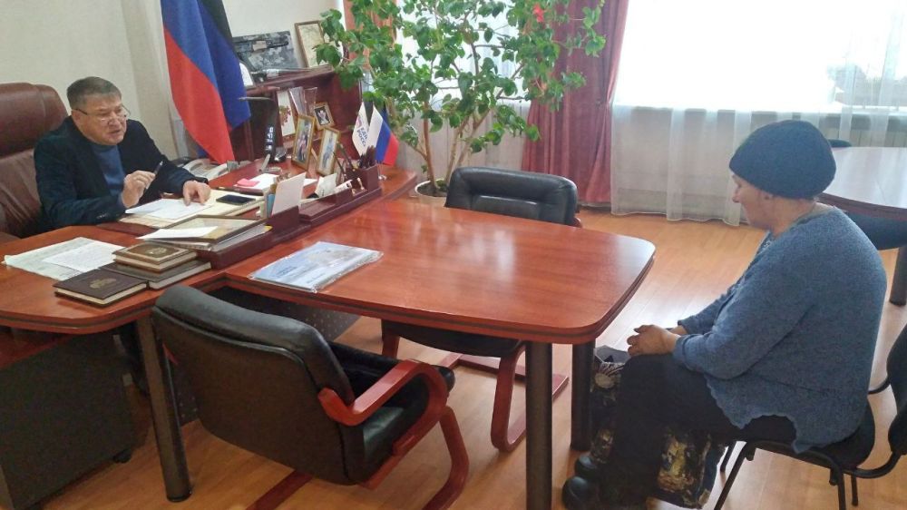 Личный прием граждан. 12 февраля 2024 глава администрации Кировского района г. Донецка Юрий Будрин провел личный прием граждан