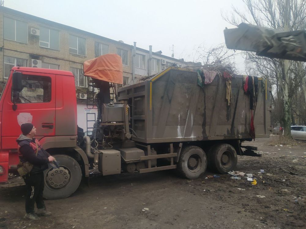 Василий Ткачук: Сегодня администрацией Калининского района г. Донецка, МУП АГД "Управляющая компания Калининского ...