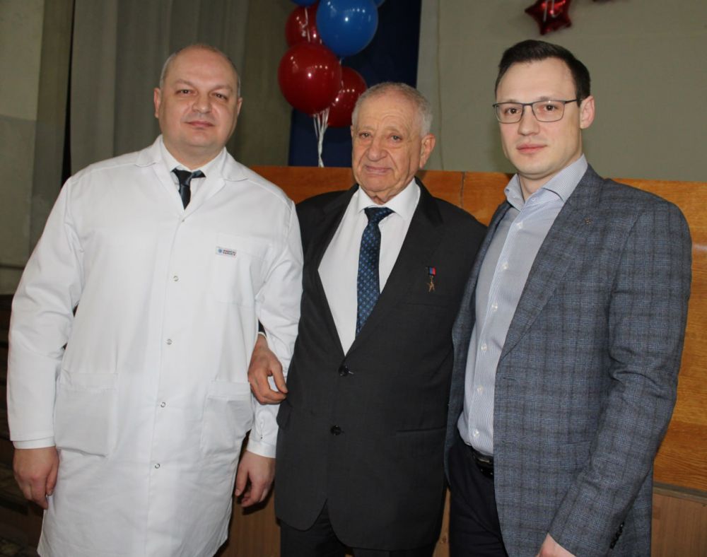 Дмитрий Гарцев: Поздравил с Днем рождения и вручил награду "Отличник здравоохранения Донецкой Народной Республики" Эмилю Яковлевичу Фисталю