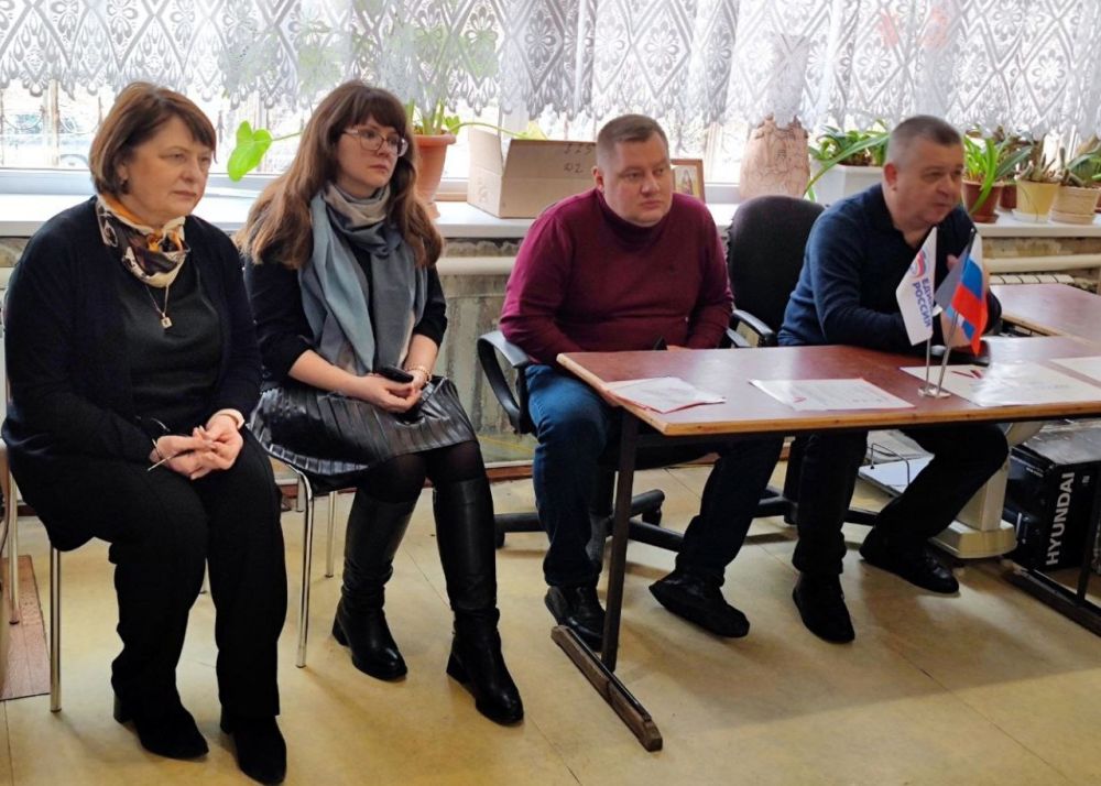 Иван Адамец: В Куйбышевском районе состоялась встреча депутата Донецкого городского совета Германа Полунина и главы администрации района Ивана Адамца с трудовым коллективом ГБУ "Государственная ветеринарная больница города Донецка"