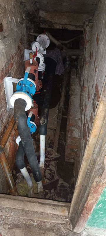 Василий Ткачук: Сегодня силами водопроводно-канализационной службы №6 филиала "Донецкое ПУВКХ" ГУП ДНР "Вода Донбасса" устранена аварийная течь канализационных стоков в 4 подъезде по бул. Шевченко , 77