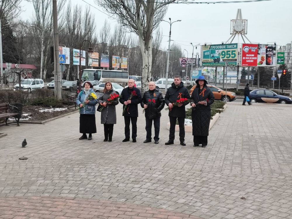 Василий Ткачук: По поручению главы Донецкой Народной Республики Д.В.Пушилина возложил цветы к памятнику маршалу Советского Союза Ф. И. Толбухину в преддверии Дня защитника Отечества