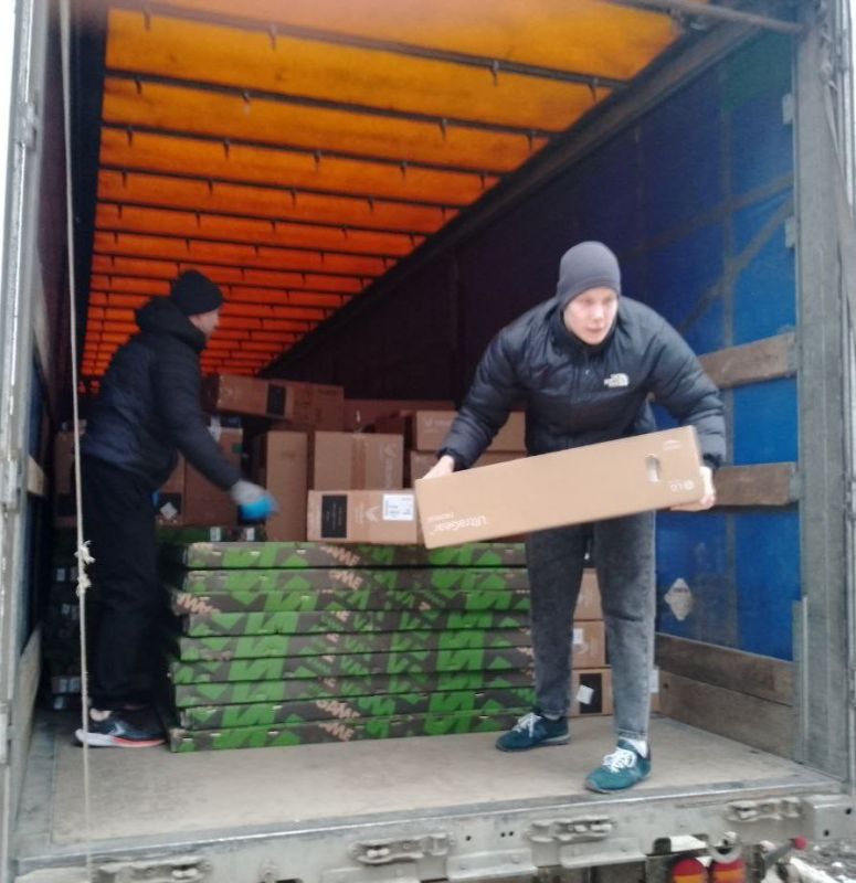 Юрий Мартынов: Вчера Фонд "Наш спорт" и Федерация компьютерного спорта России передали в Донецк 50 комплектов оборудования для киберспорта! Для нашей Республики это хоть и новый вид спорта, но желающих заниматься достаточно много