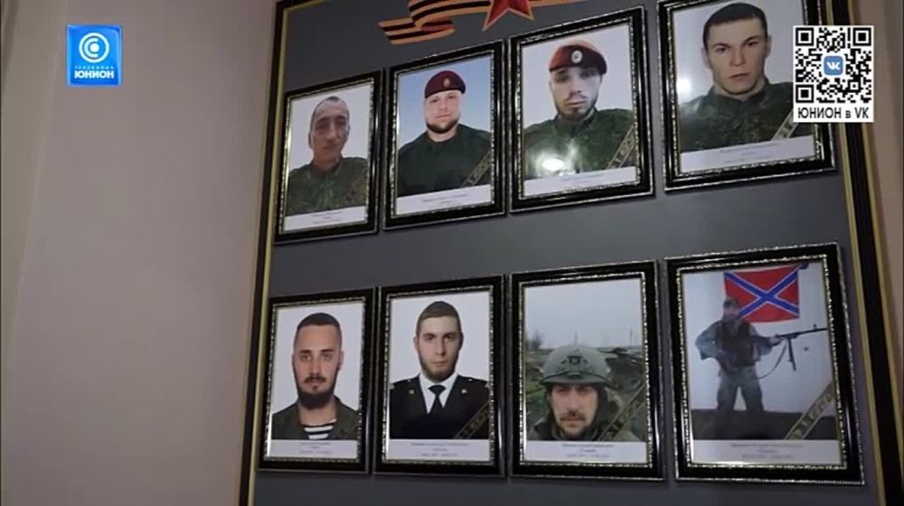 Во вторую годовщину СВО в Донецке открыли мемориальную доску погибшим защитникам Донбасса